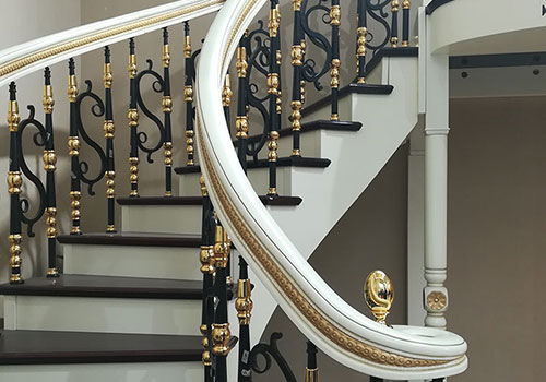 白色搭配的輕奢風格樓梯裝修效果圖