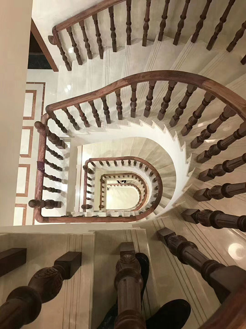 家居裝修旋轉(zhuǎn)樓梯定制效果圖