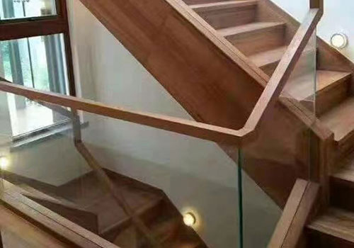 閣樓樓梯定制裝修怎么設計比較好