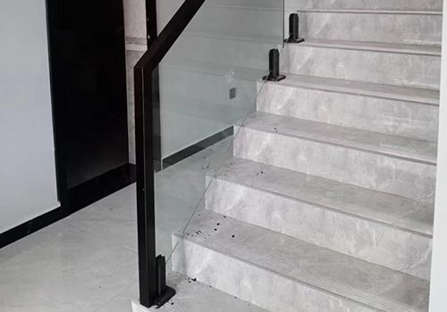 家居室內閣樓復式玻璃樓梯扶手設計裝修效果圖