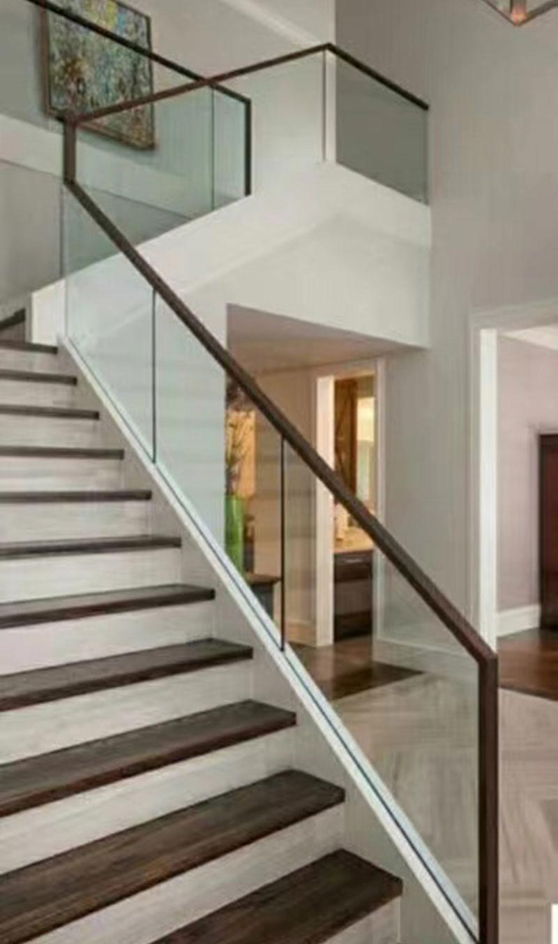 玻璃樓梯扶手的設(shè)計(jì)