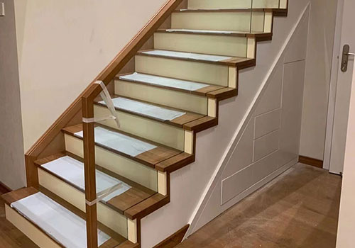 復式閣樓直角鋼木樓梯扶手設計裝修效果圖