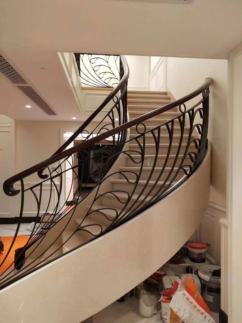 別墅室內異形鐵藝樓梯扶手