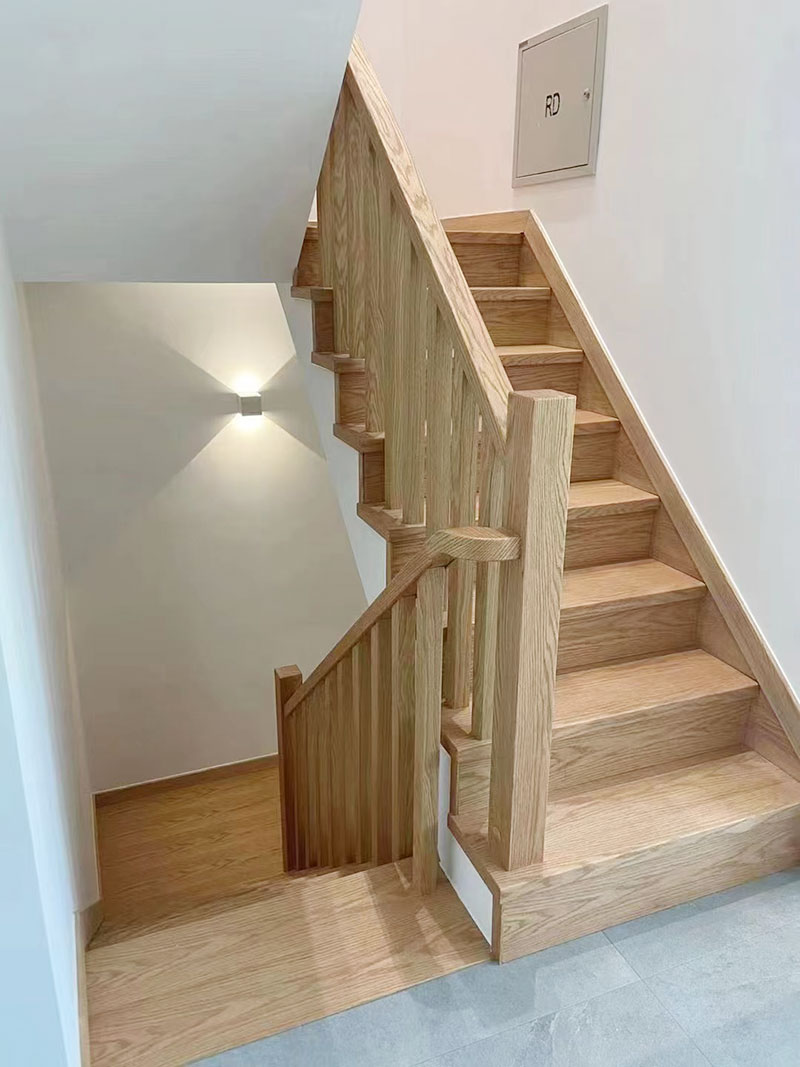 原木色實木樓梯扶手效果圖