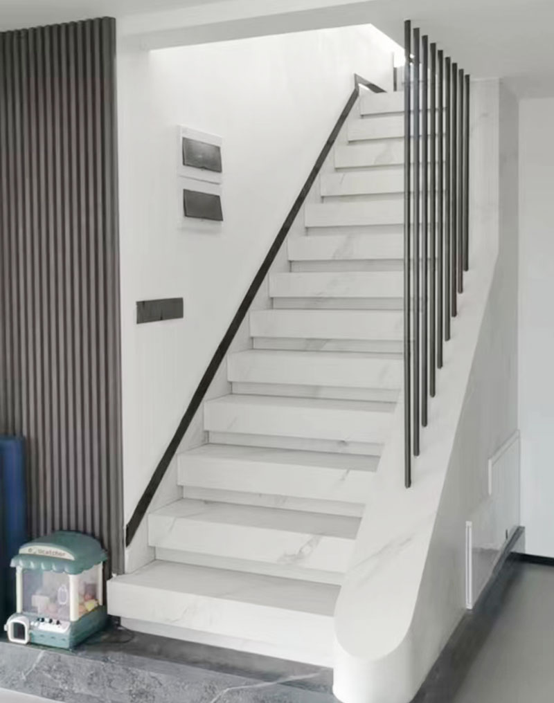 高啟強別墅輕奢鐵藝樓梯扶手設計定制效果圖